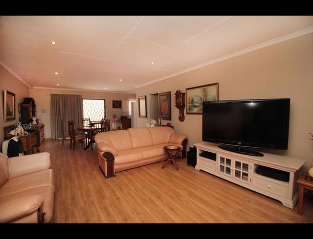 3 BEDROOM HOUSE FOR SALE IN FRAAIUITSIG